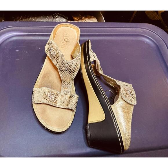 Alegria Shoes - 40 10 River Of Gold Wedges